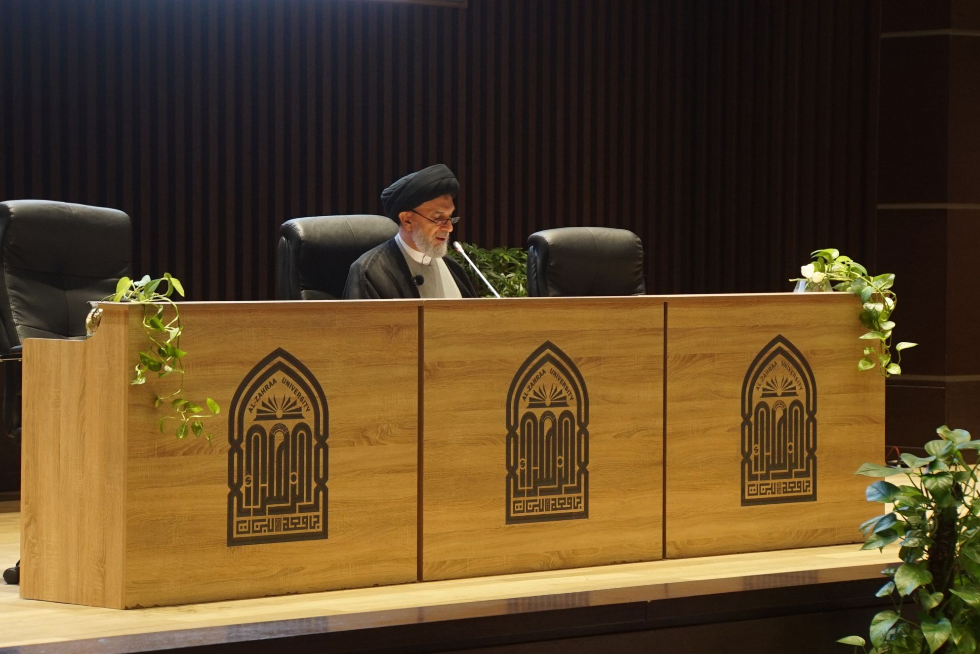 فرح منضبط وهوية راسخة… السيد نبيل الحسني يضع أسس السلوك الجامعي في لحظة التخرج